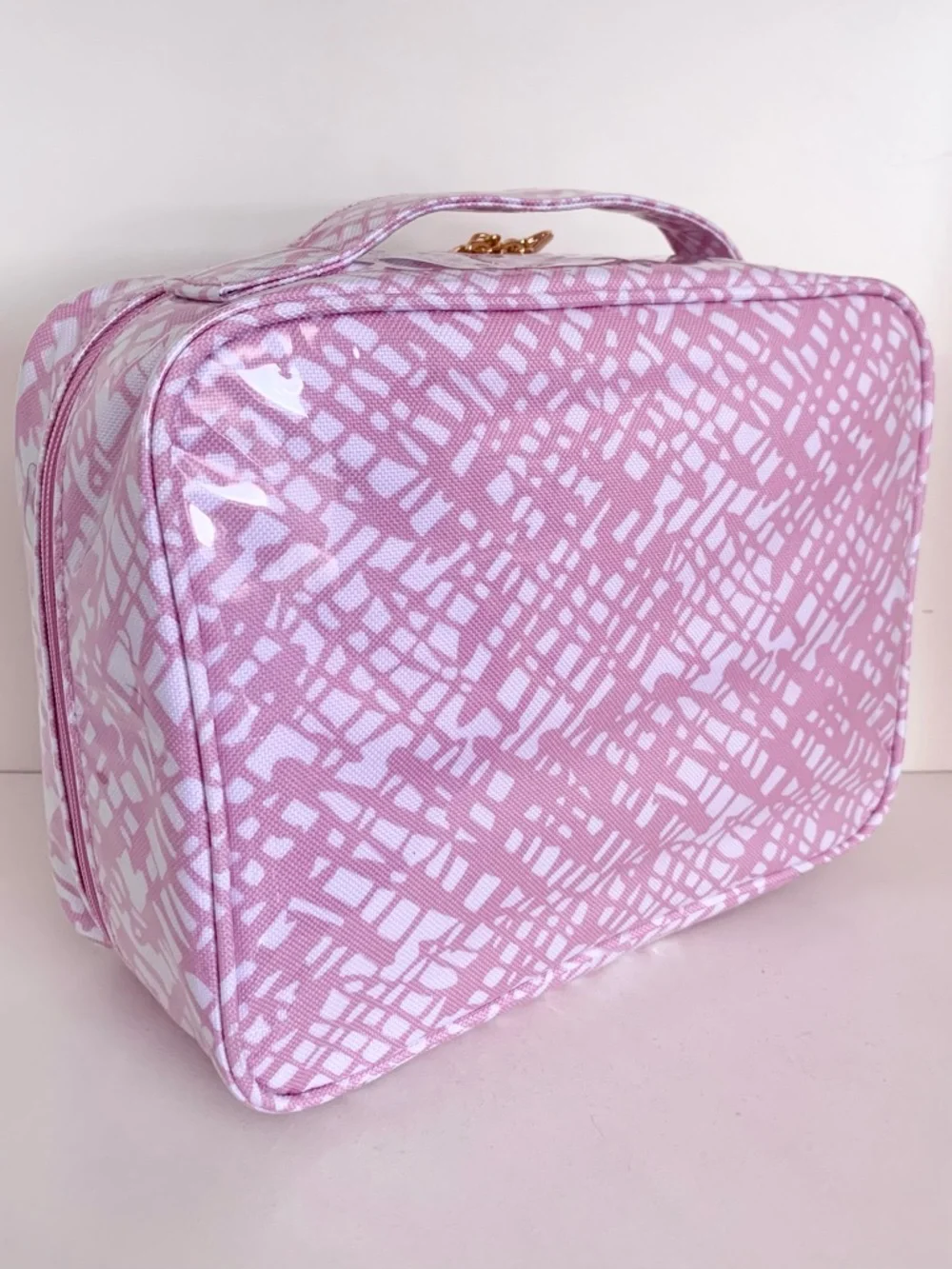 Hold NWOT Estée Lauder Pink vanity case